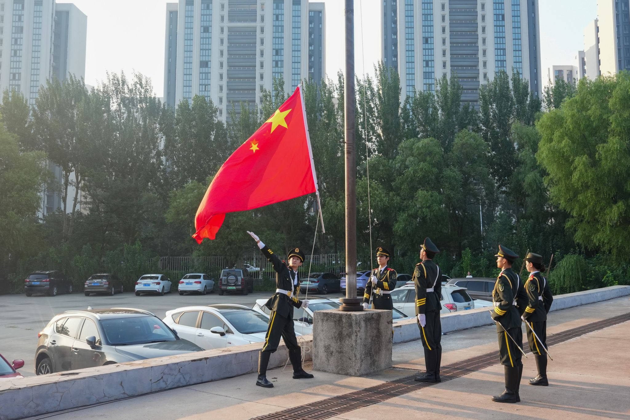 燕山大学举行2026年春季学期升国旗仪式暨“开学第一课”