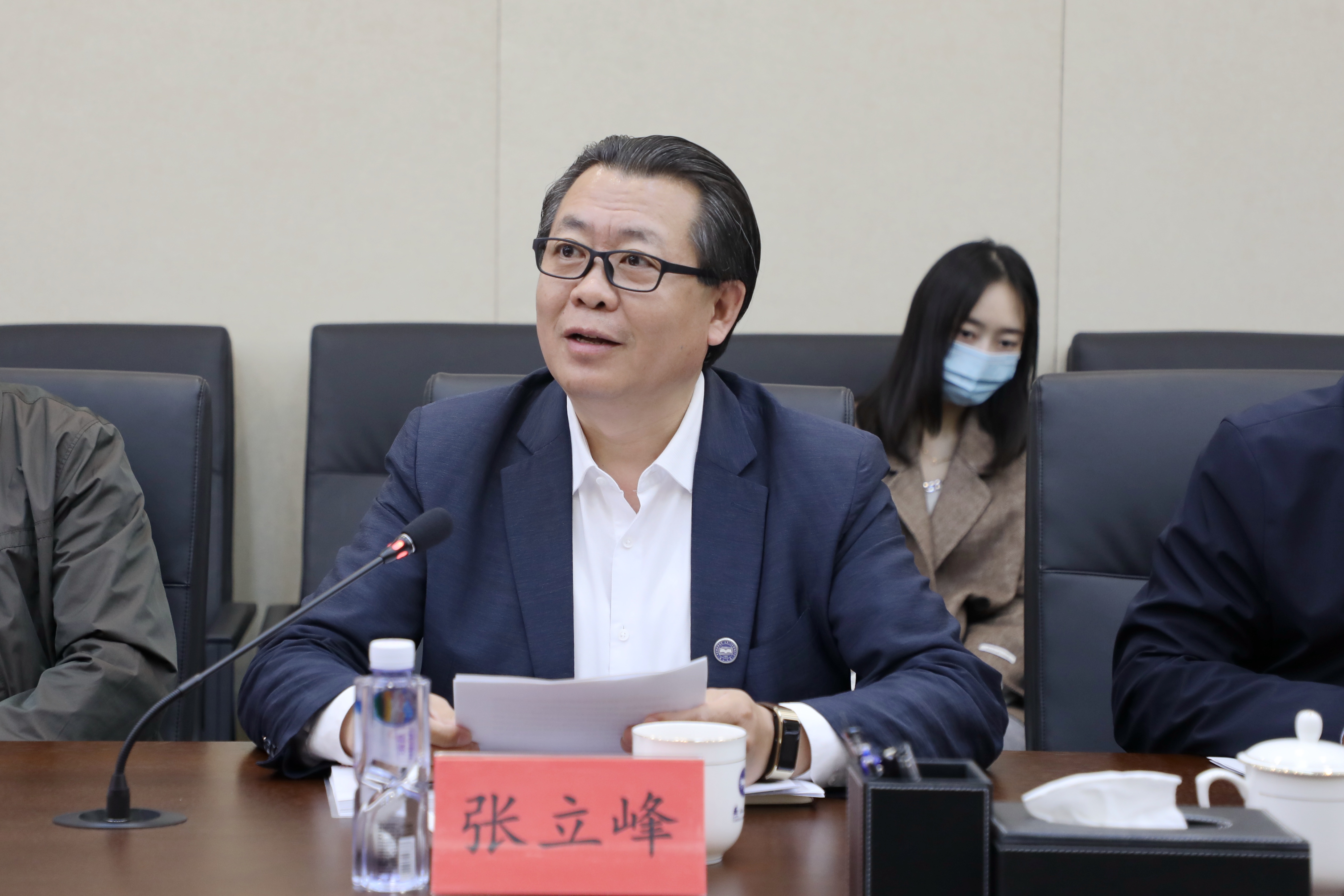 张立峰介绍学校科研转化工作经验做法