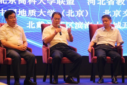 燕山大学校长刘宏民参加研讨会(栗晶晶 摄)