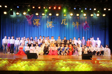老师与全体演员合影解丽萍摄