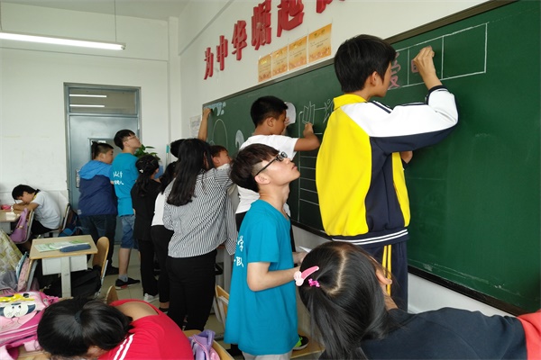 小学生自己动手画图()