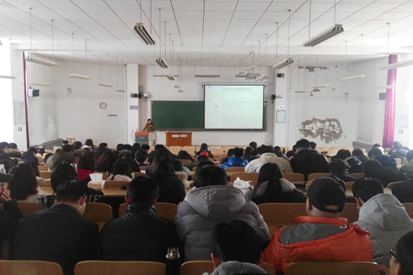 鄂丽君老师进行图书馆文献检索讲座