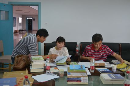 检查组抽查燕山大学出版社出版的图书