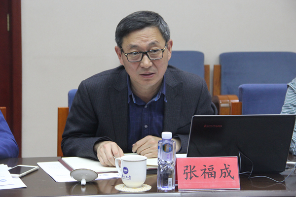 张福成在会上讲话(郭柏彤/摄)