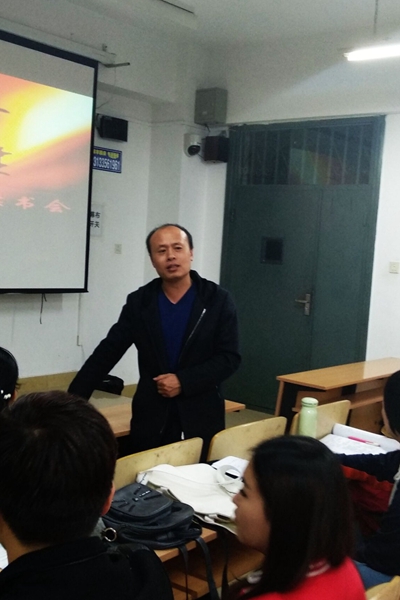 读书会现场(以上照片由文法学院提供)